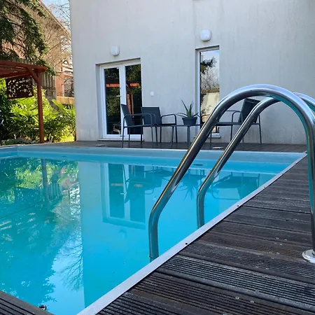 La Maison-blanche Villa *