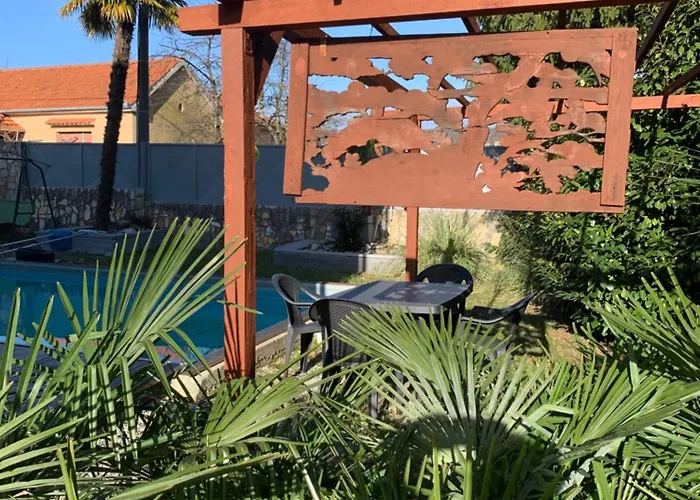 La Maison-blanche Villa *