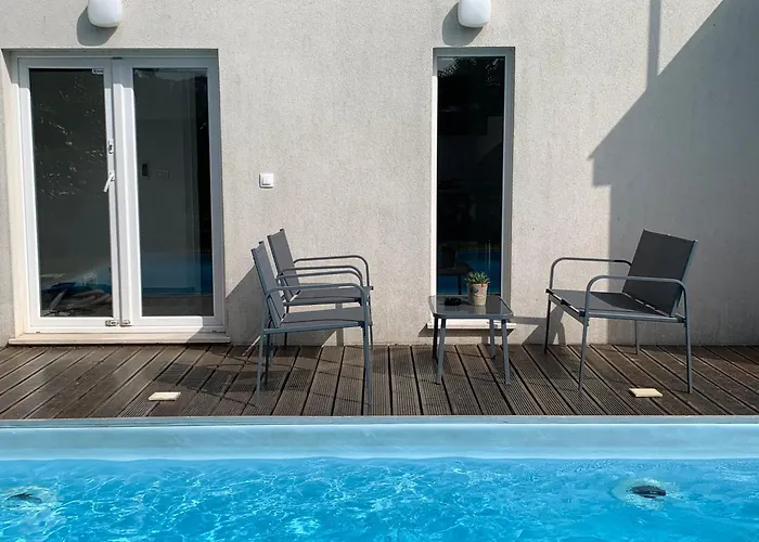 La Maison-blanche Villa *