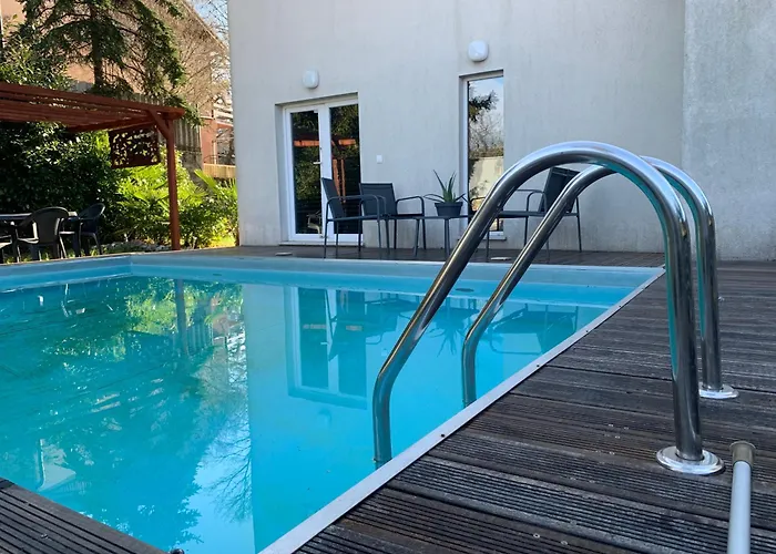 La Maison-blanche Villa *